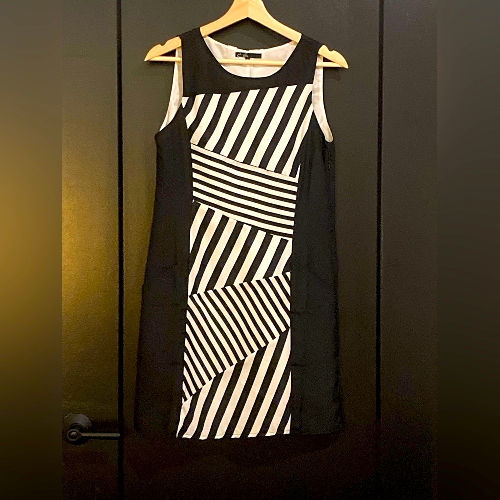 Modcloth sz S 60s-style black & white shift dress WITH POCKETS